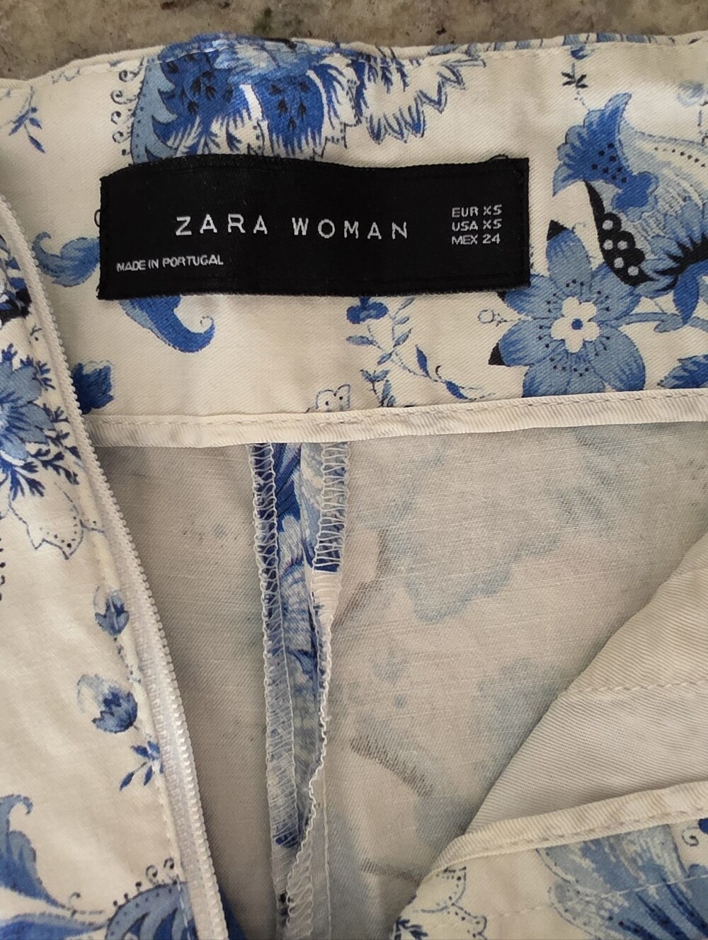 Zara Blue and White Floral High-Waist Shorts - Picture 3 of 3